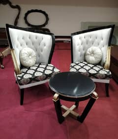 Room Chairs with Central Tabel