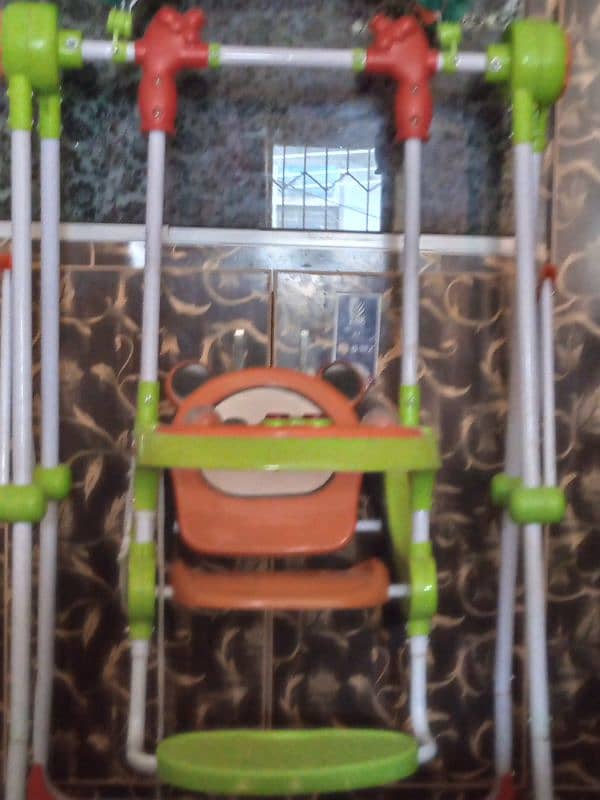 kids swing available, 1