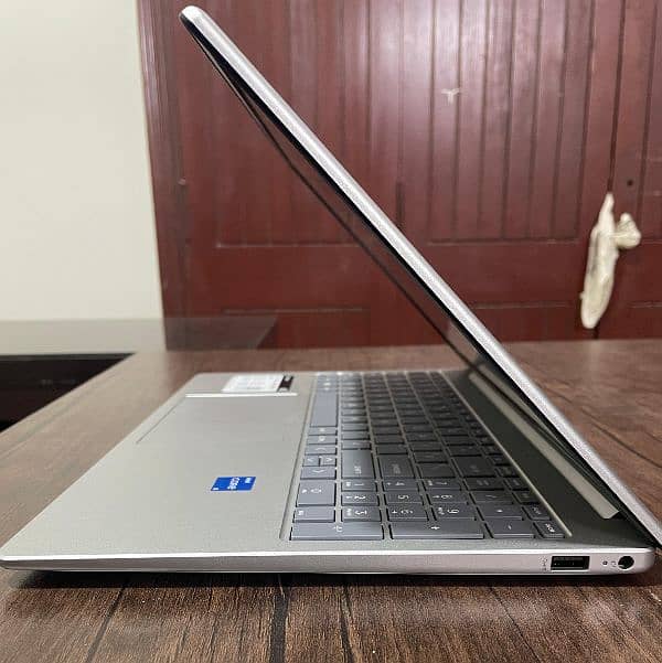 HP Laptop PC 15-fd0005dx 15.6 inch 3