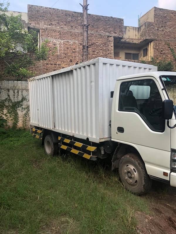 Isuzu truck NKR 14ft 2