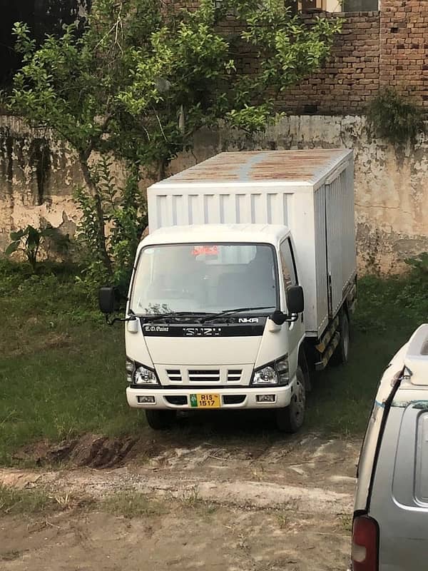 Isuzu truck NKR 14ft 3