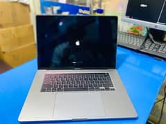 MacBook Pro 19 i7 processor 16/512 4gb AMD GpU