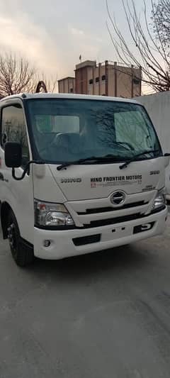 Hino Dutro 300