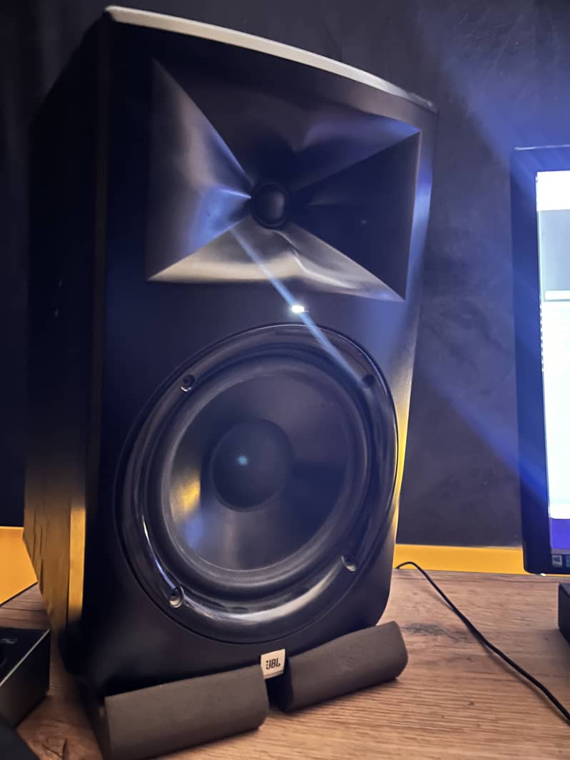 Jbl studio monitors 1