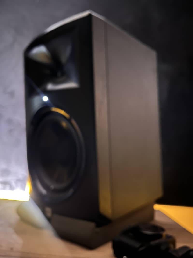 Jbl studio monitors 4