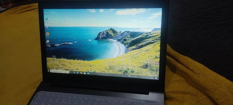 Lenovo ideapad , core i3 6th generation, 4 gb ram,320 hdd,window 10,3h 8