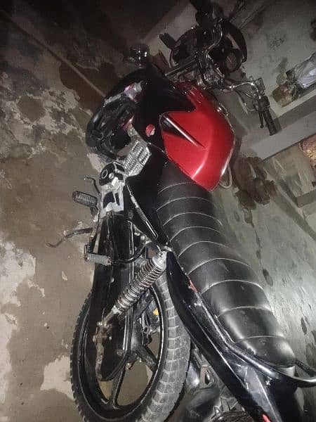 Yamaha ybr 125 arjent for sell bike is om 12