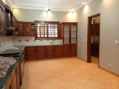 600 Yard 1+3 Bedroom Drawing Dining Lounge Kitchen Bungalow For Sale