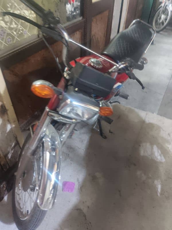 Honda 125 open letters one hand use only 1550 km driven 3