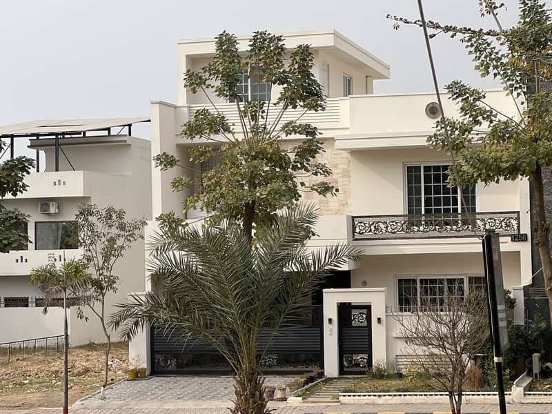 8 MARLA POSSESSION PLOT URGENT FOR SALE F-17 ISLAMABAD ALL FACILITY AVAILABLE CDA APPROVED SECTOR T&TECHS 44