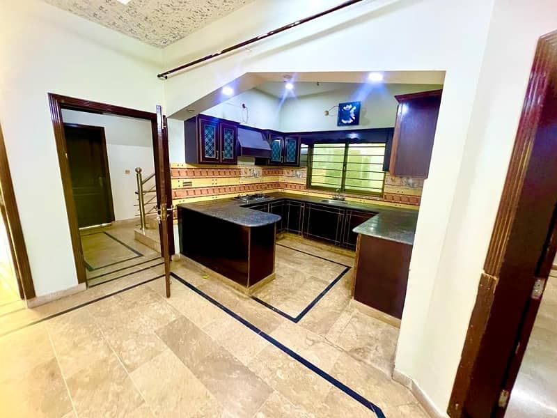 8 MARLA USED HOUSE FOR SALE MULTI F-17 ISLAMABAD ALL FACILITY AVAILABLE CDA APPROVED SECTOR MPCHS 3