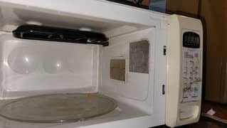 Dawlance 36L microwave.