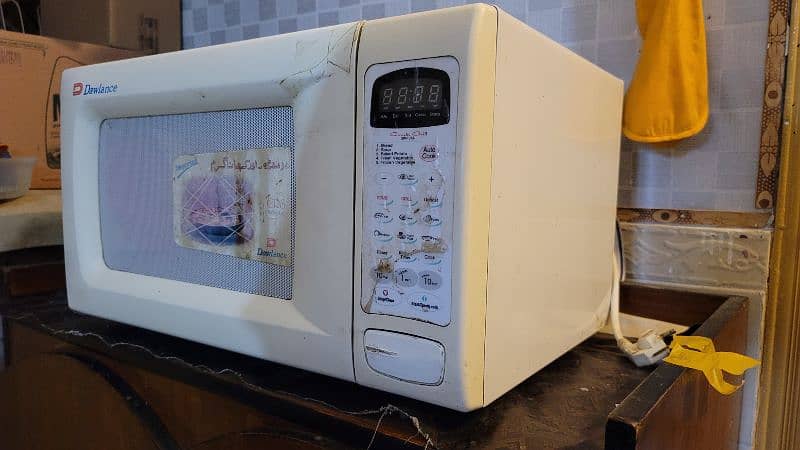 Dawlance 36 liter microwave with full accessories 2