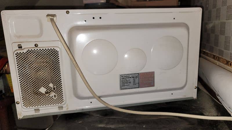 Dawlance 36 liter microwave with full accessories 7