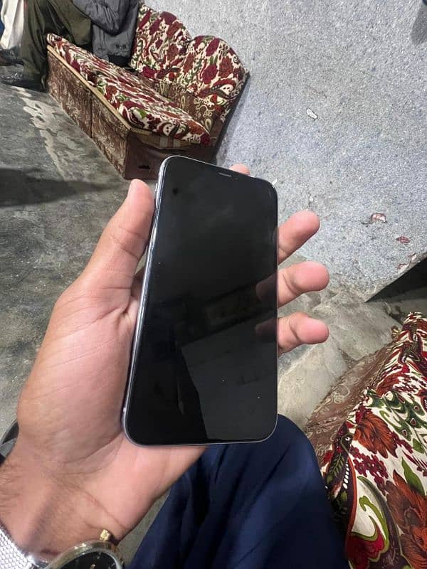 assalamualaikum iphone 11 for sale and exng 2