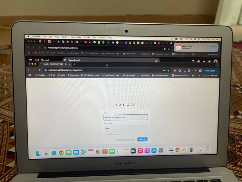 Macbook air 2017 scratch less condition 3