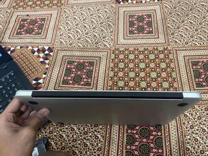 Macbook air 2017 scratch less condition 6