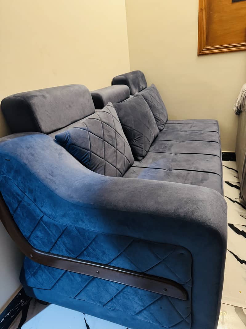 L-shape sofa with 7 cushions 4