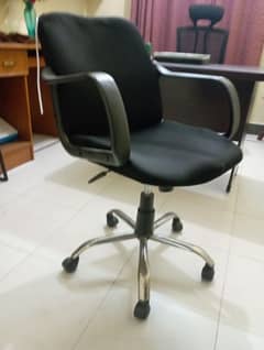 Computer chair with solid aluminium base