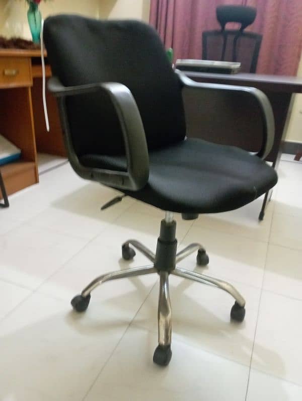 Computer chair with solid aluminium base 0