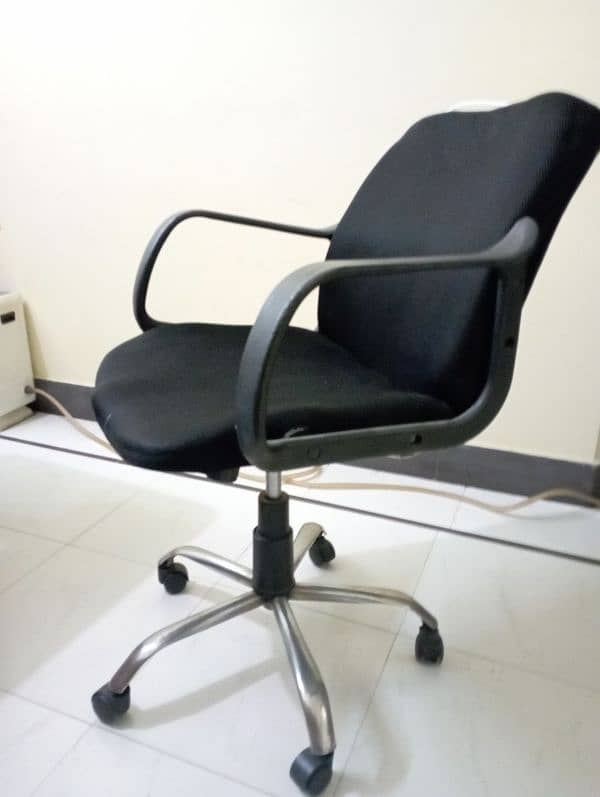 Computer chair with solid aluminium base 1