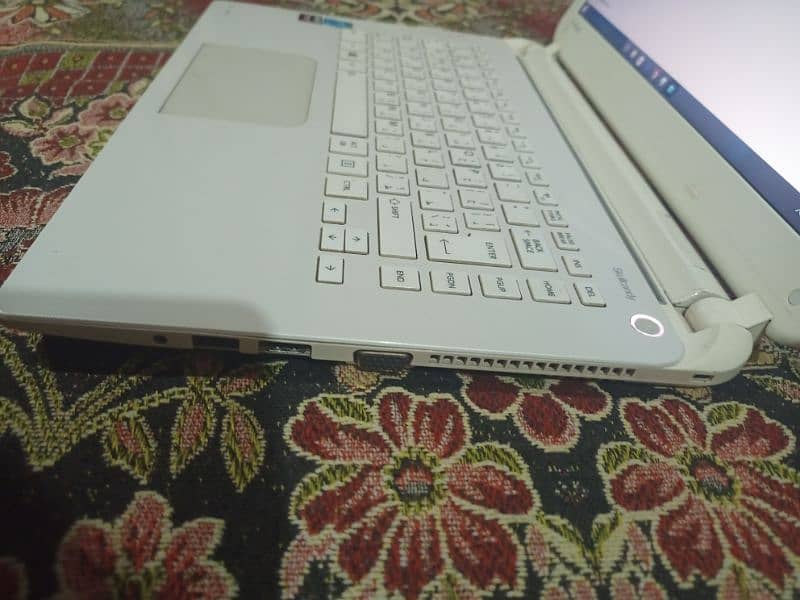 toshiba core i5 5gen 4gb/500gb with 2 gb graphic card All okay 3