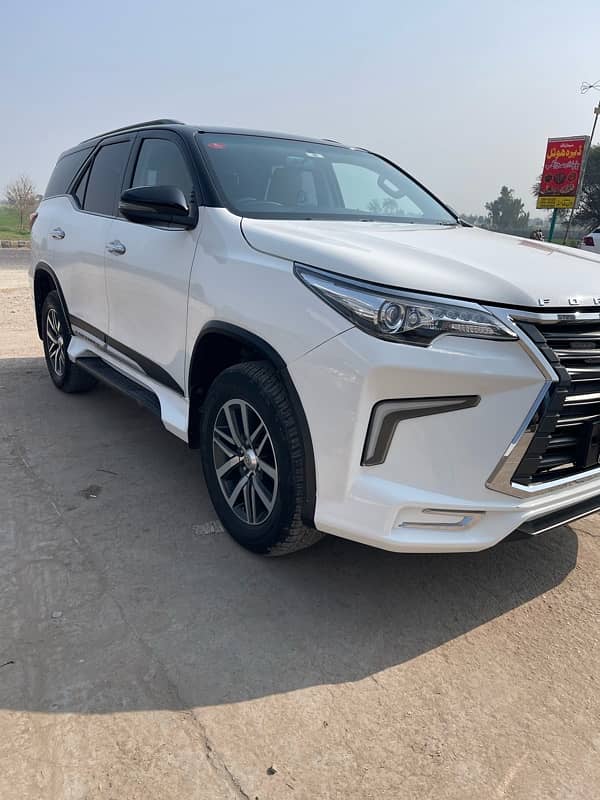 Toyota Fortuner V 2018 1