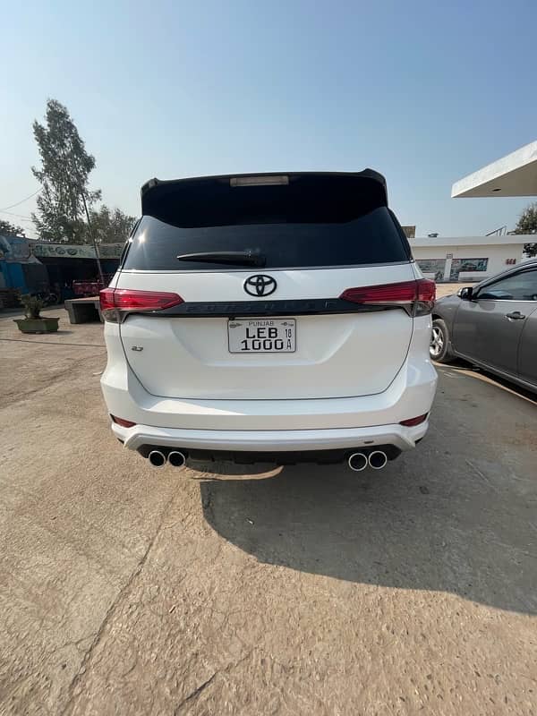 Toyota Fortuner V 2018 4