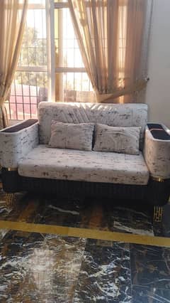 Sofa set available hai 4 items hain 10/10 hain