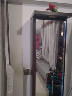 Dressor sliding door