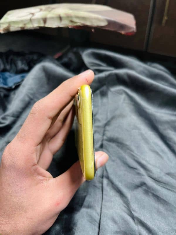 iphone 11 yellow 64gb JV 1