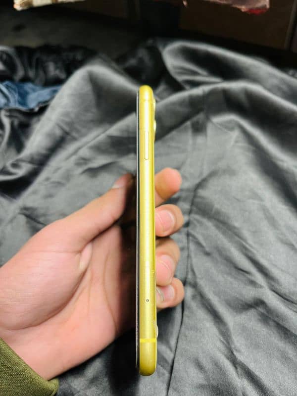 iphone 11 yellow 64gb JV 5