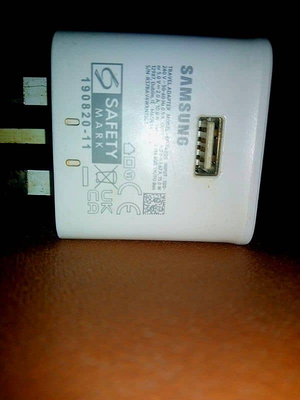 Samsung Travel Adapter  Model : EP TA200 Input 100-200 Volts 1