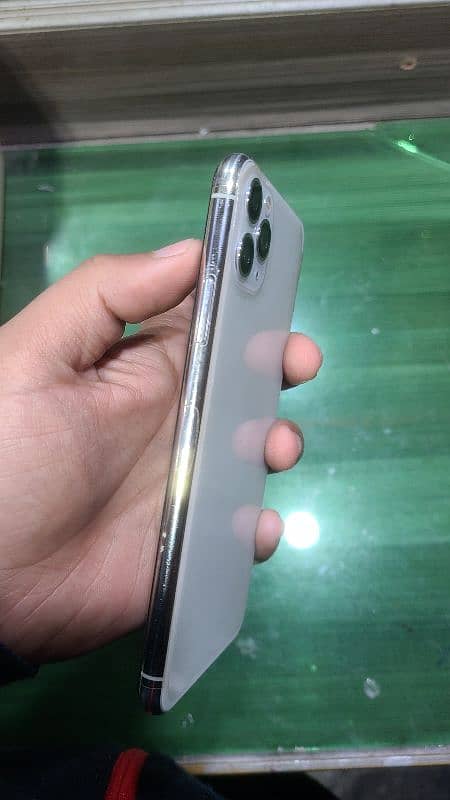 IPHONE 11 PRO MAX 256GB JV NON PTA 4