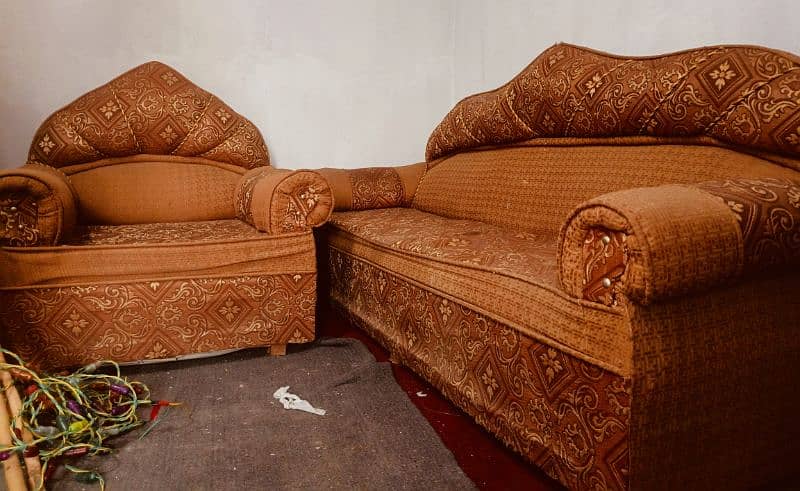 5 Seater SOFA SET | Bilkul Ok ha. . 4