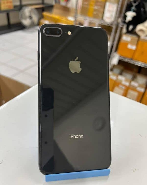 iPhone 8 plus with complete box 0