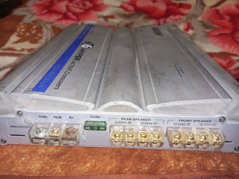 4 CHANNEL POWER AMPLIFIER. 2