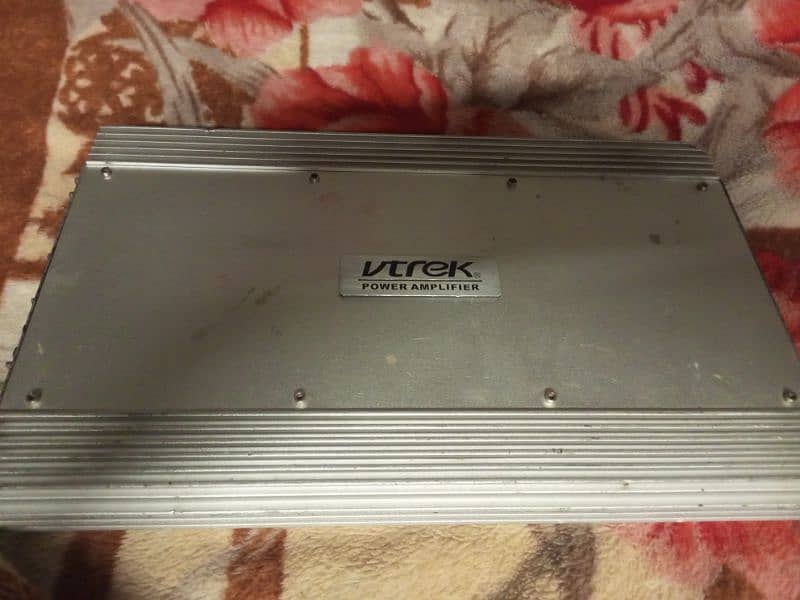 4 CHANNEL POWER AMPLIFIER. 4