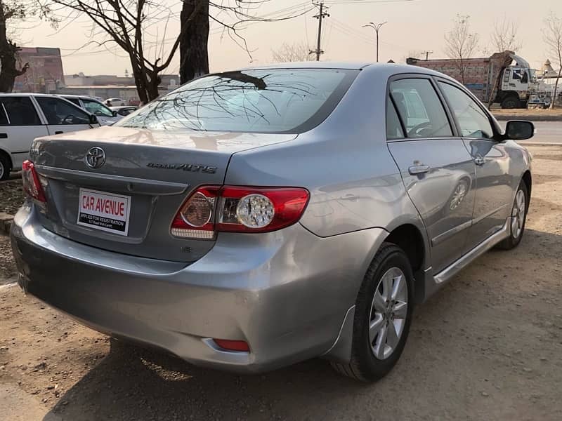 Toyota Corolla Altis 2011 4