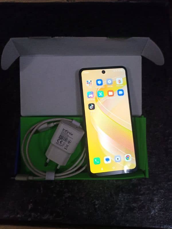 Infinix Smart 8 with box and orignl charger 0