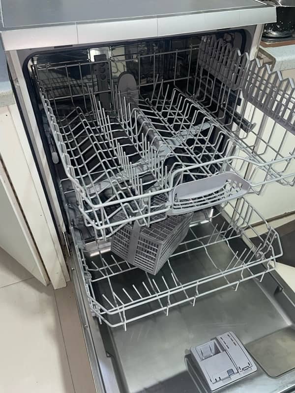 BOSCH Dishwasher Barely Used Almost New Great Condition 1