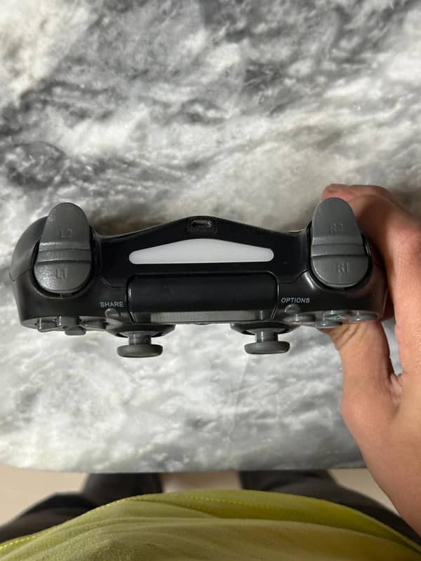 2 PS4 Controller 1