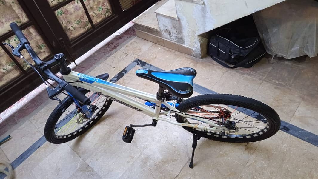 Yosbei bicycle in perfect condition 3