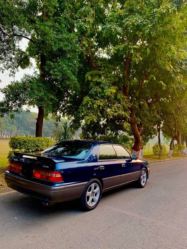 Toyota Crown 1995 4