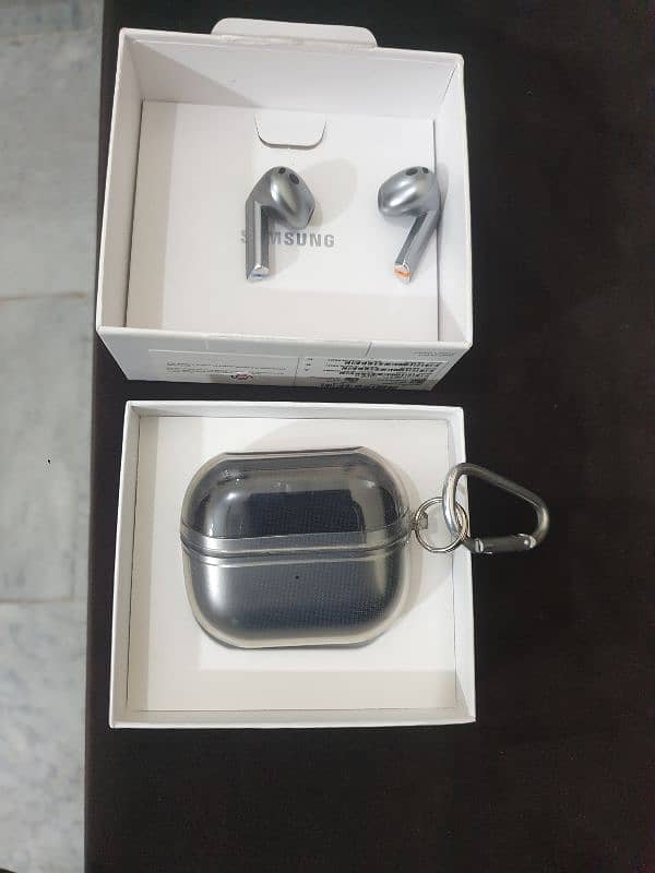 Samsung Galaxy Buds 3 With Case 0