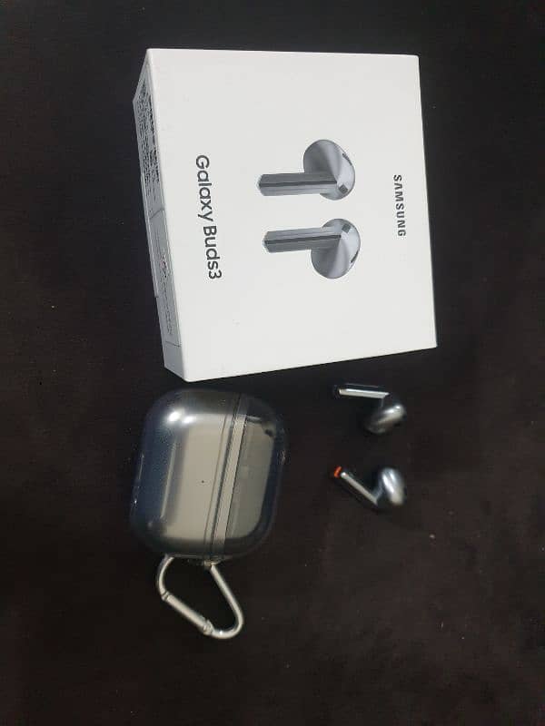 Samsung Galaxy Buds 3 With Case 1