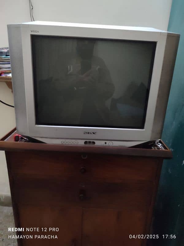 Sony T. V available for sale 0