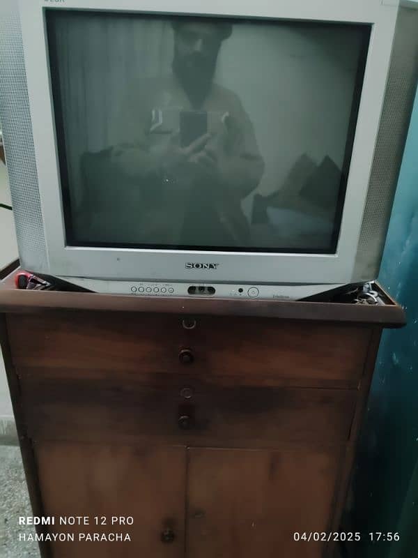 Sony T. V available for sale 1