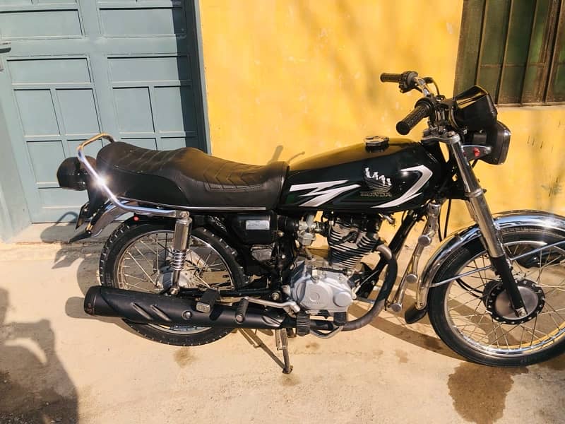 Honda 125  Black color 0