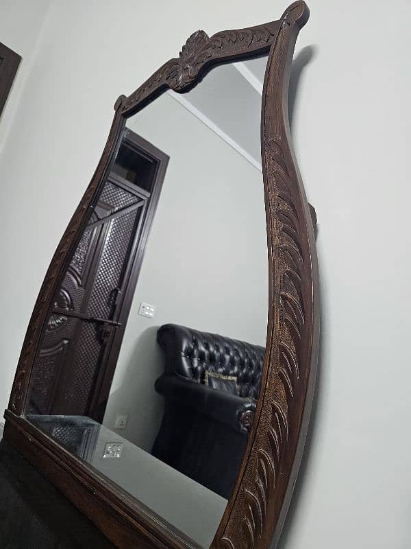 Beautiful Dressing Table - Rosewood - Carved 3